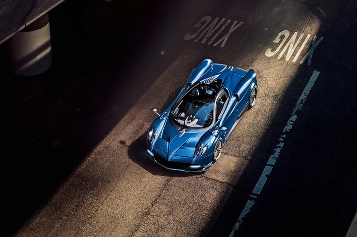 Pagani Huayra Roadster: immagini ufficiali