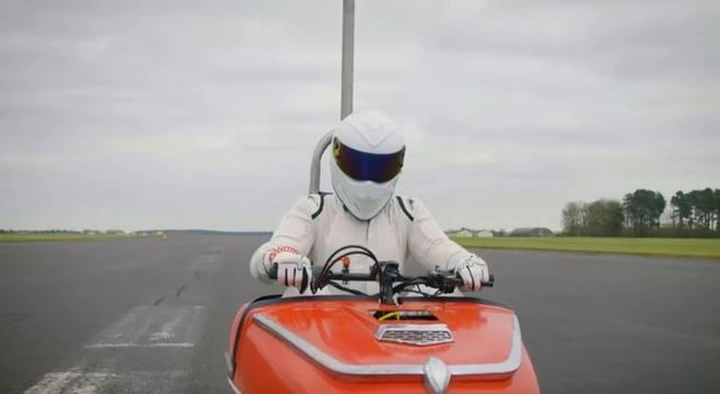La macchinina per autoscontro è trasformata in supercar, video
