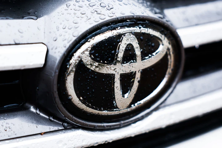 Nuove batterie a fluoruro: Toyota rivoluziona l'autonomia degli EV