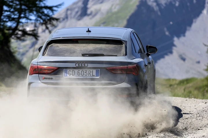 Audi Q3 RS VS Mercedes GLA 45 S AMG: le immagini