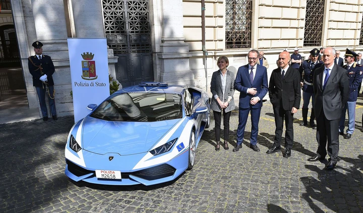 Lamborghini Huracan: consegnato un nuovo esemplare alla Polizia