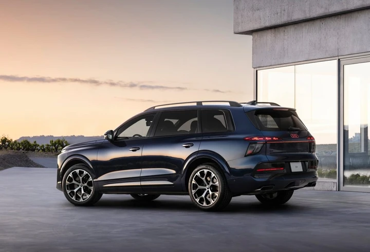 Audi Q9 debutta: SUV di lusso da 5,3 metri con 7 posti e V6 diesel