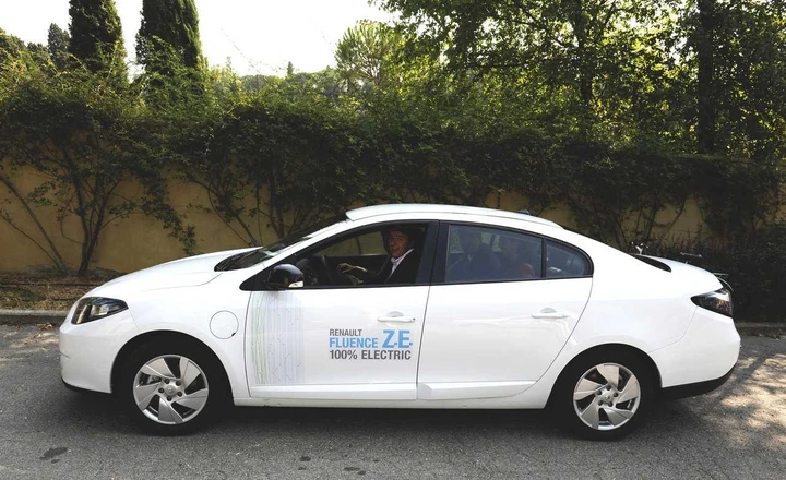 Renault Fluence Z.E. guidata da Matteo Rienzi