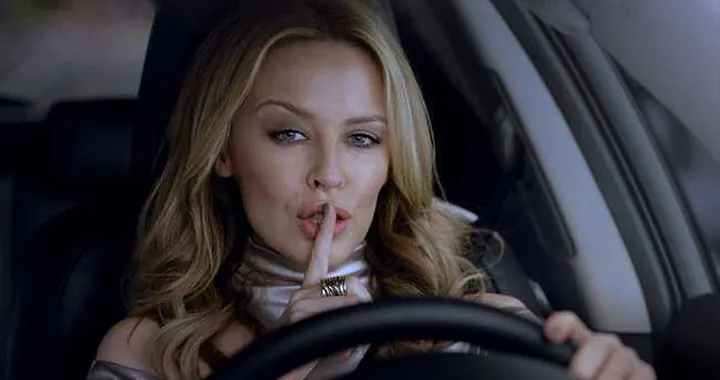 Lexus CT200h: silenzio, arriva Kylie Minogue