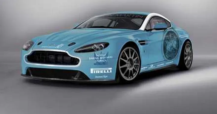 Aston Martin Vantage V12: debutto alla 24 Ore del Nurburgring