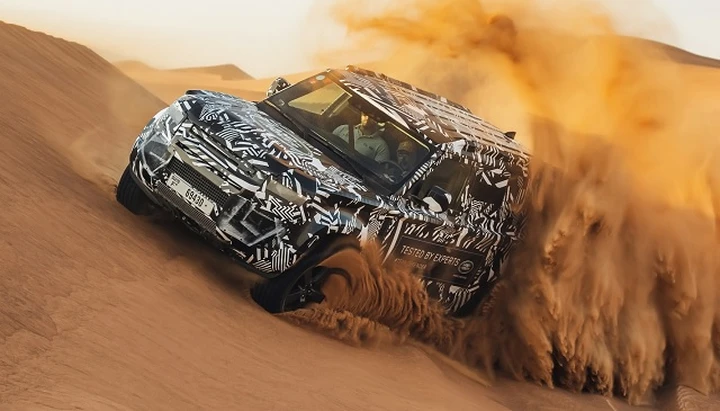 Land Rover Defender: test a Dubai per la nuova generazione
