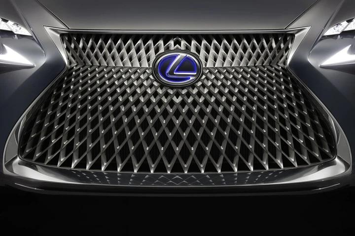 Lexus LF-FC Concept: le immagini ufficiali