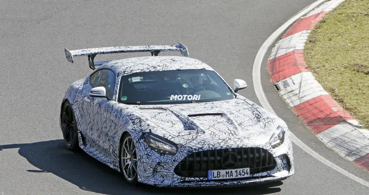 Mercedes-AMG GT Black Series, la supercar tedesca spiata in pista