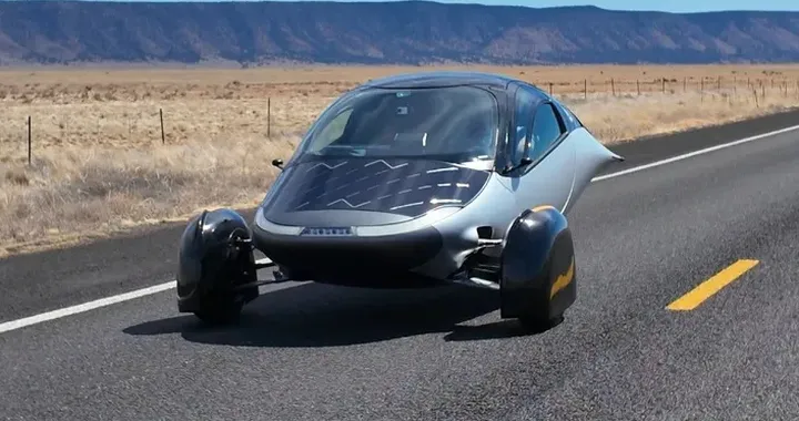 Aptera: l’auto solare che produce più energia di casa