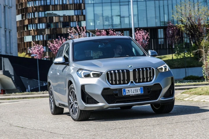 BMW iX1: prova, prezzi, allestimenti, ricarica