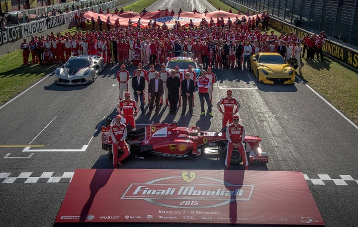 Finali Ferrari: bagno di folla per le rosse al Mugello