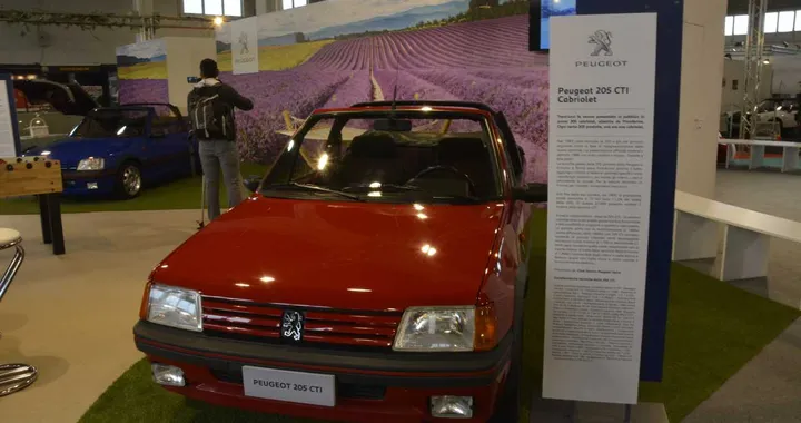 Peugeot 205 Cabriolet celebra 30 anni ad Auto e Moto d'Epoca