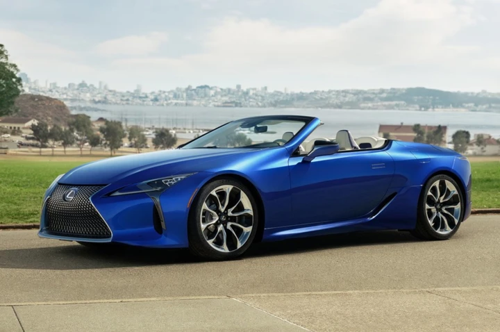 Lexus LC500 Convertible: immagini ufficiali