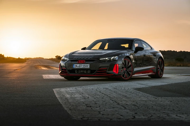 Audi RS e-tron GT: le immagini del prototipo