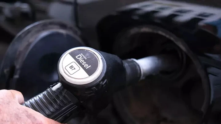 Carburanti, gasolio rincarato del 37%: 32 euro in più a pieno