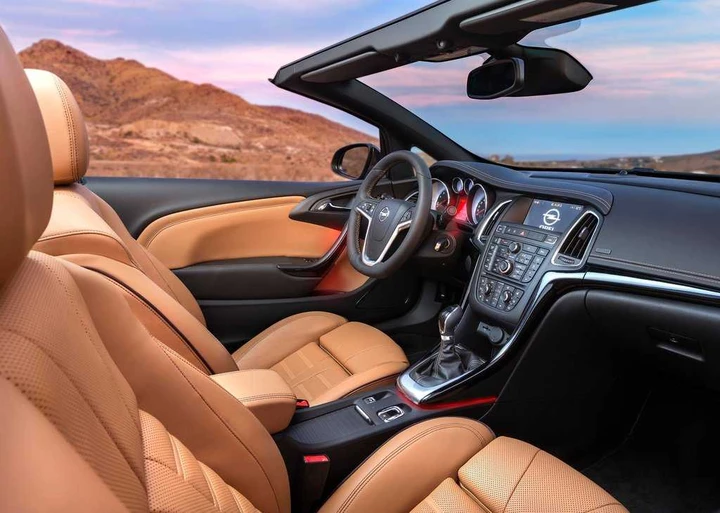 Opel Cascada, prime foto ufficiali