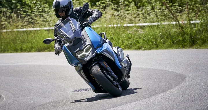 Bmw 400 X: primo contatto con lo scooter teutonico