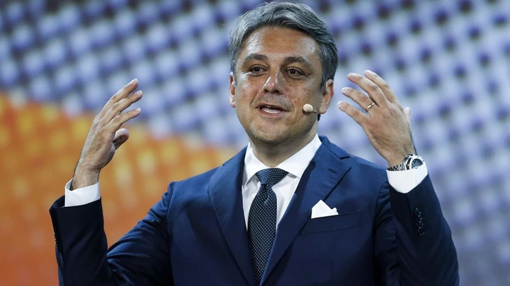 Renault, Luca de Meo: ‘Il blocco delle vendite di auto termiche deve essere spostato al 2040’