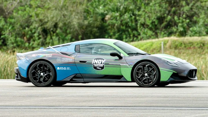 Maserati MC20: senza pilota sfreccia a 318 km/h e frantuma il record mondiale
