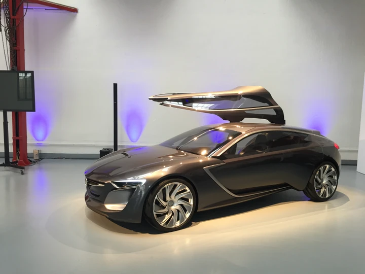 Opel Monza e il servizio OnStar debuttano in Italia