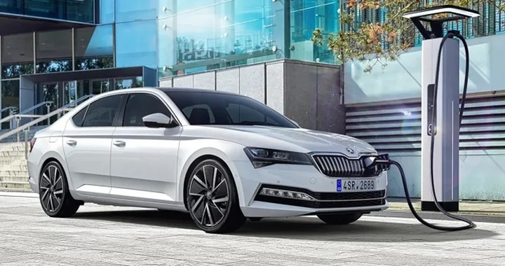 Skoda Superb iV: caratteristiche, allestimenti, dotazioni e prezzi