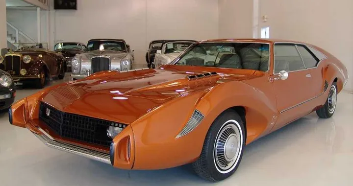 L'ombra di Batman su una Toronado del '67
