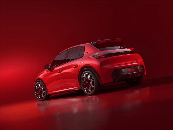 Peugeot 208 GTi da 280 CV e motore elettrico debutterà a Le Mans