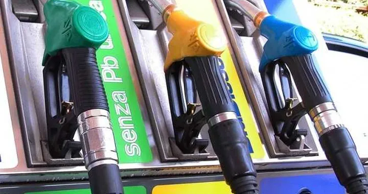 Carburanti: arrivano gli aumenti estivi
