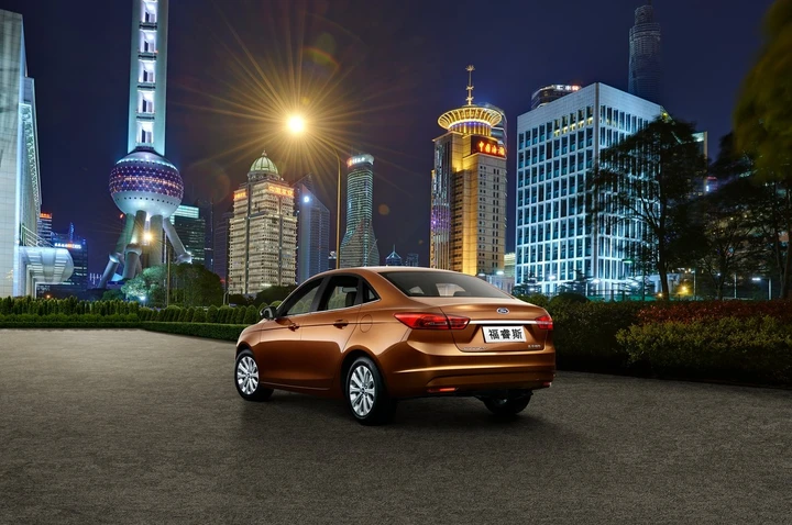 Nuova Ford Escort 2014, le immagini ufficiali