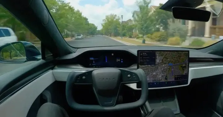 Tesla verso la guida autonoma: la promessa di Musk sarà finalmente realizzata nel 2026?