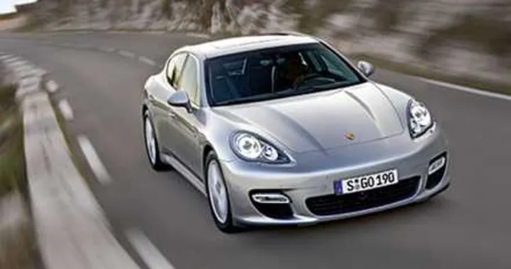 La Porsche Panamera Turbo è la berlina più veloce del Nurburgring