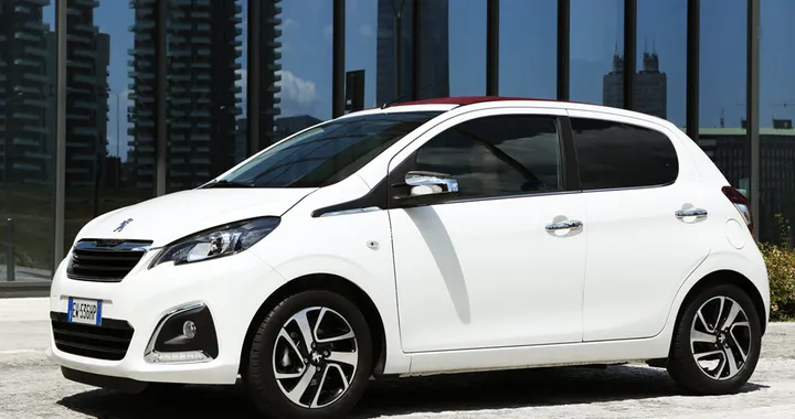 Peugeot 108 Car-aoke: il tour della Casa del Leone