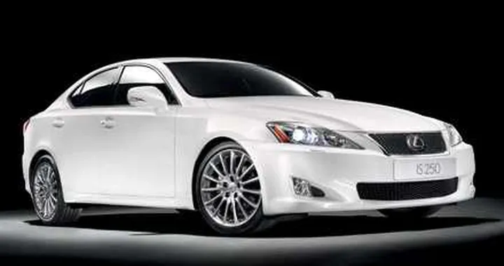 Lexus IS, 2500 richiami a causa dei tergicristalli