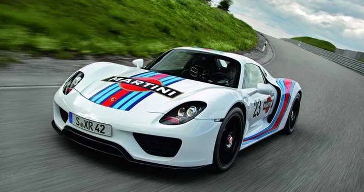 Porsche 918 Spyder: al 'Ring con i colori Martini Racing