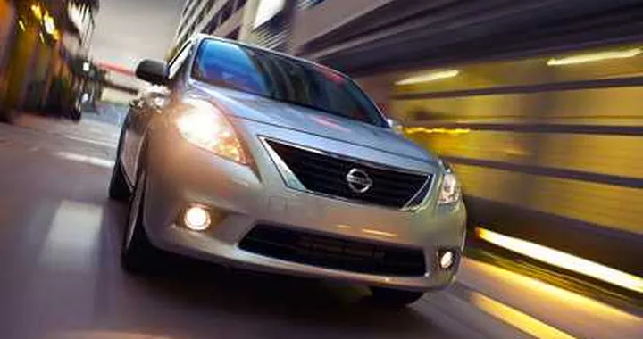 Nissan Versa 2012: spazio al risparmio