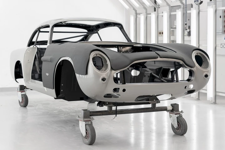 Aston Martin DB5 Goldfinger Continuation: immagini ufficiali