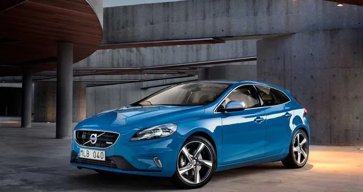 Volvo V40 R-Design al Salone di Parigi 2012