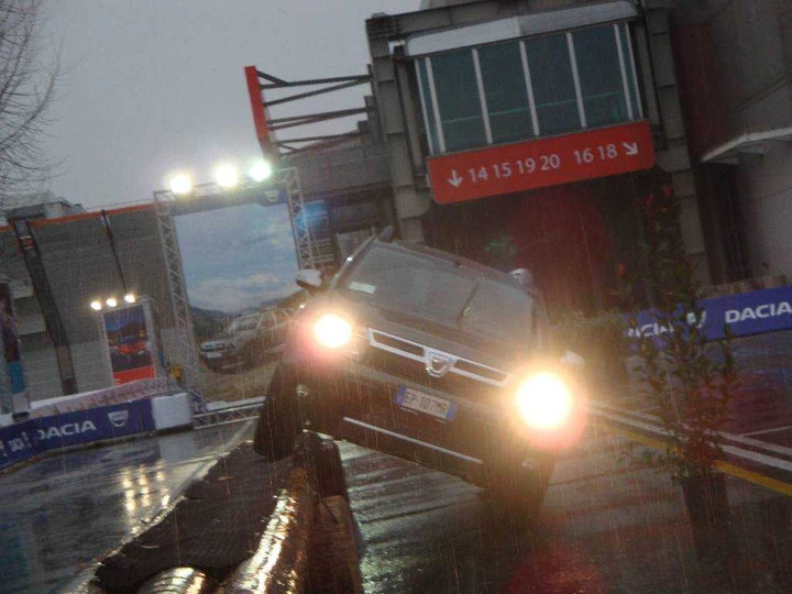 Dacia e Renault aree esterne al Motor Show 2012