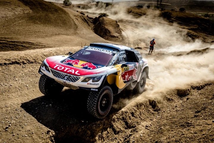 Le Peugeot di Sainz e Loeb iniziano il Rally del Marocco