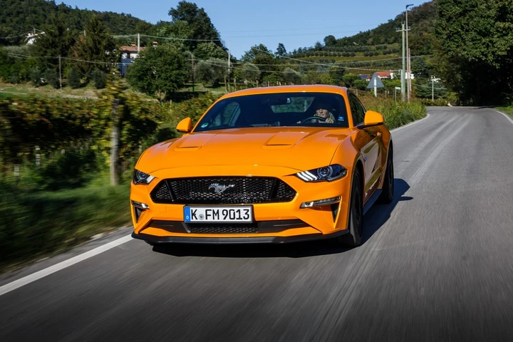Nuova Ford Mustang V8 5.0: muscoli a stelle e strisce