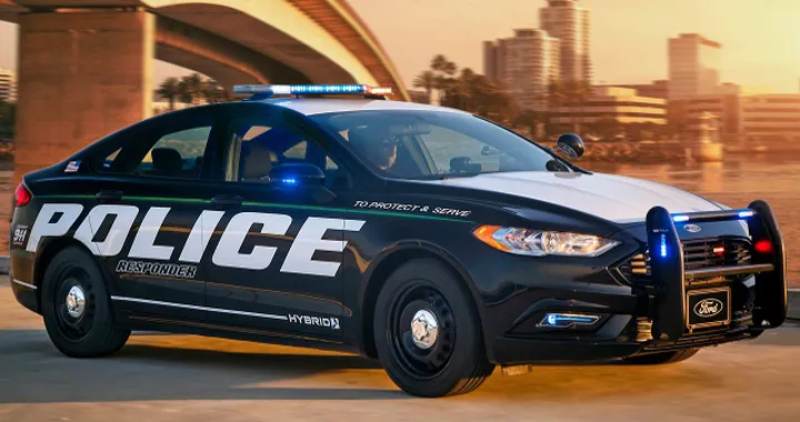Ford fornisce auto ibride alla polizia americana