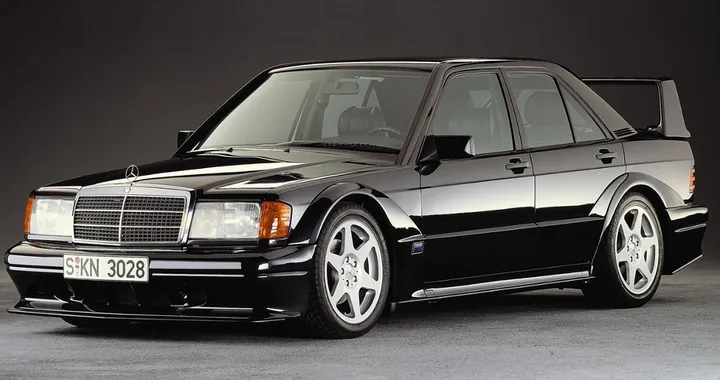 Mercedes celebra i 25 anni della supersportiva 190 E 2.5 - 16 Evo II