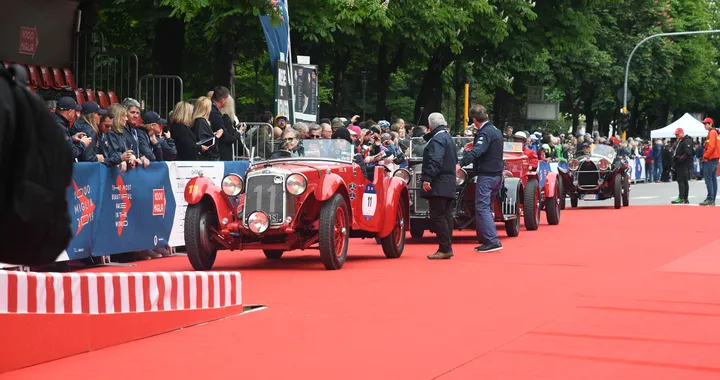 Mille Miglia: la gara riparte in direzione di Bologna
