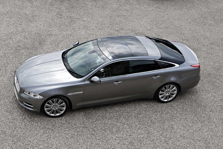 Nuova Jaguar XJ 2010: il Giaguaro ha cambiato pelle