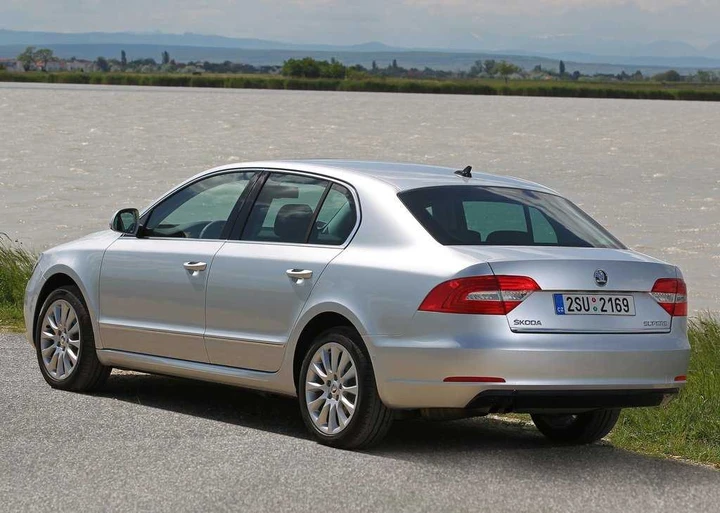 Skoda Superb e Superb Combi 2013
