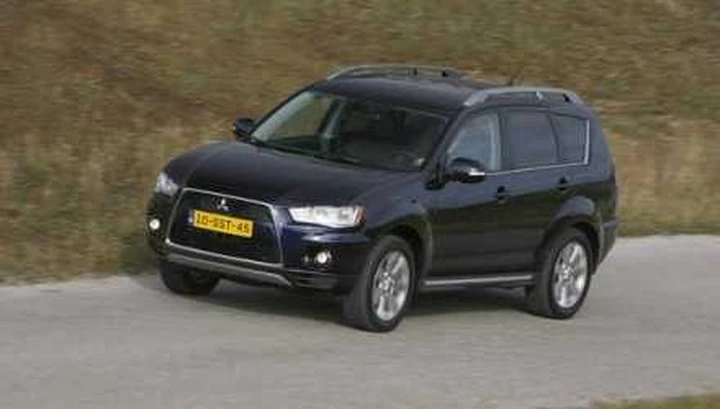 Mitsubishi: novità per Outlander, Pajero e L200
