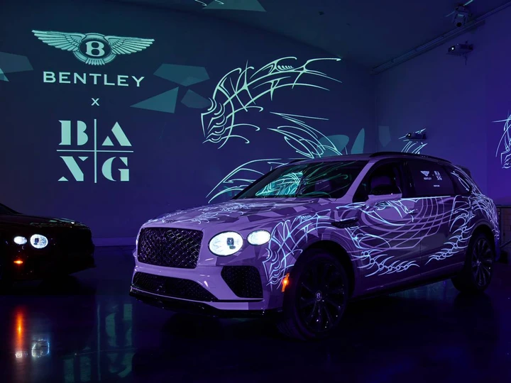 Bentley e Bang Bang: personalizzazione rivoluzionaria tra arte e tecnologia
