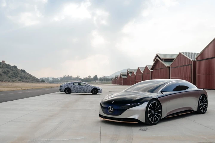 Mercedes-Benz EQS: le immagini prima del debutto