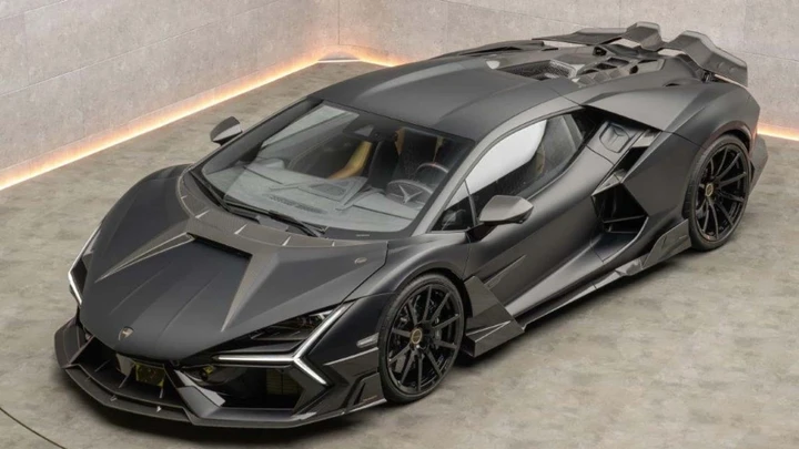 Lamborghini Revuelto 
