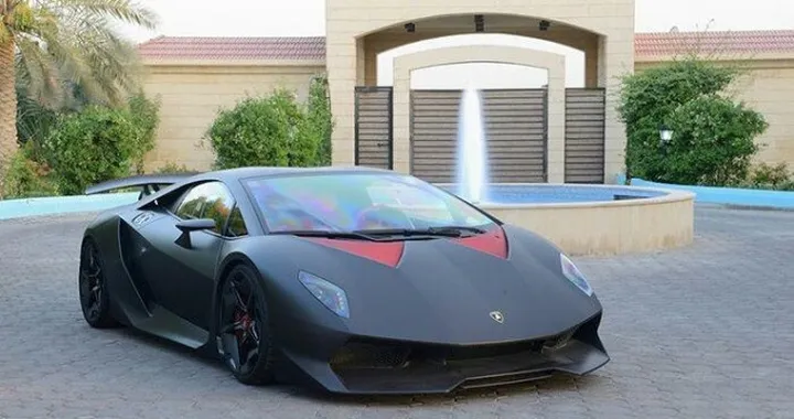 In vendita una rarissima Lamborghini Sesto Elemento